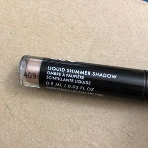 LOC liquid shimmer shadow in Stardust Champagne